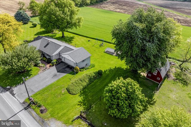 1041 SPRINGVILLE RD, East Earl, PA 17519