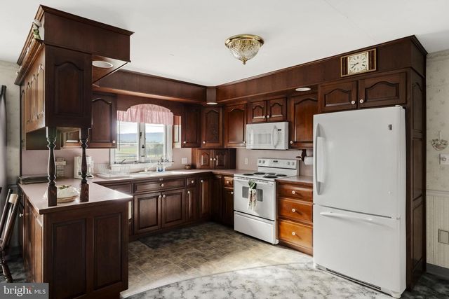1041 SPRINGVILLE RD, East Earl, PA 17519