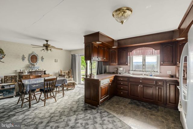 1041 SPRINGVILLE RD, East Earl, PA 17519