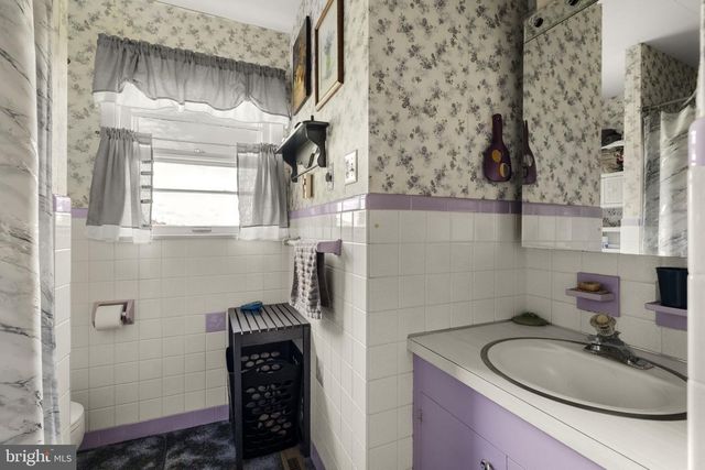 1041 SPRINGVILLE RD, East Earl, PA 17519