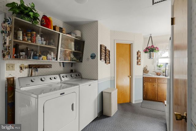1041 SPRINGVILLE RD, East Earl, PA 17519