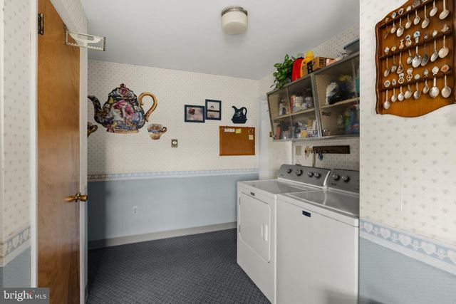 1041 SPRINGVILLE RD, East Earl, PA 17519