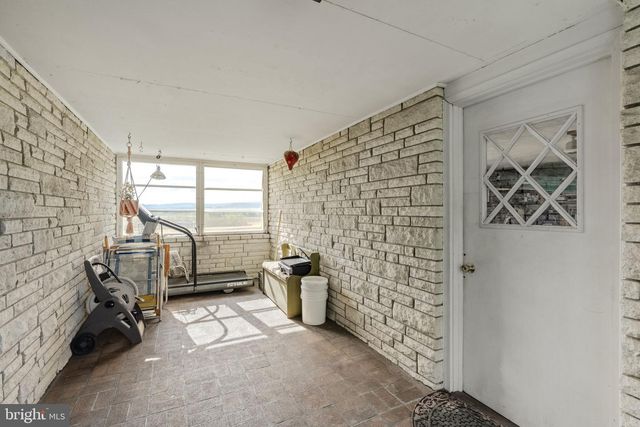 1041 SPRINGVILLE RD, East Earl, PA 17519