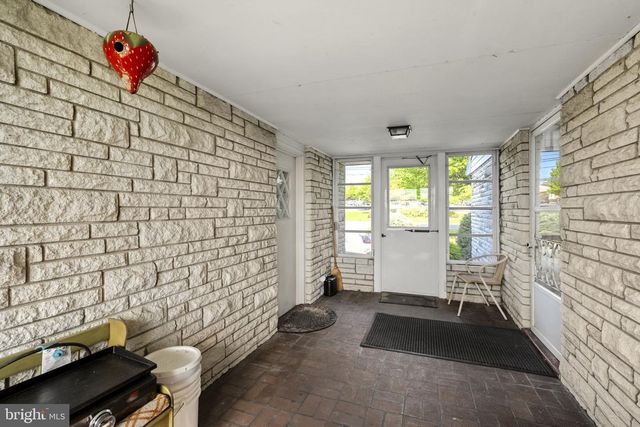 1041 SPRINGVILLE RD, East Earl, PA 17519