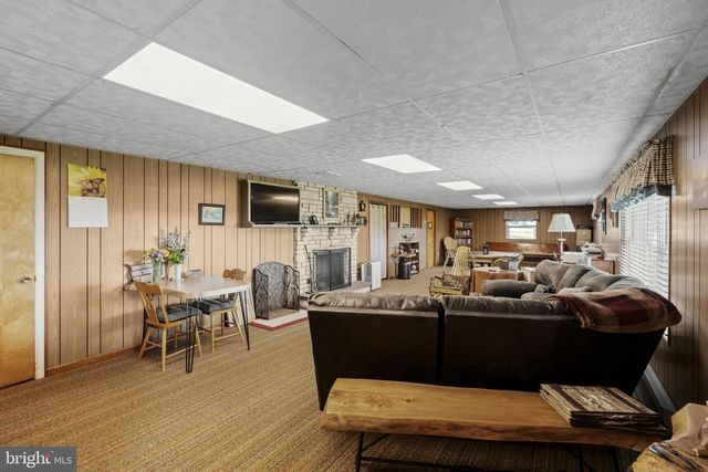 1041 SPRINGVILLE RD, East Earl, PA 17519