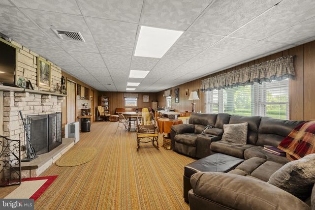1041 SPRINGVILLE RD, East Earl, PA 17519