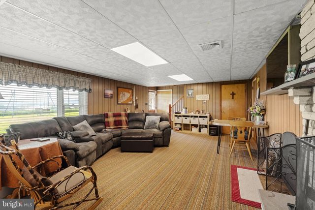 1041 SPRINGVILLE RD, East Earl, PA 17519