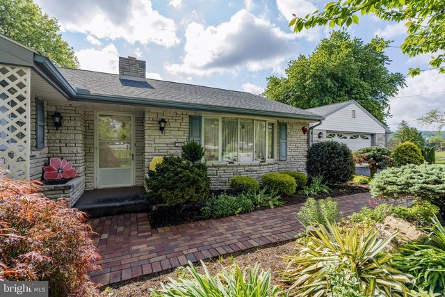 1041 SPRINGVILLE RD, East Earl, PA 17519