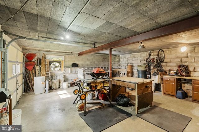 1041 SPRINGVILLE RD, East Earl, PA 17519