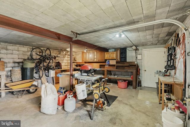 1041 SPRINGVILLE RD, East Earl, PA 17519