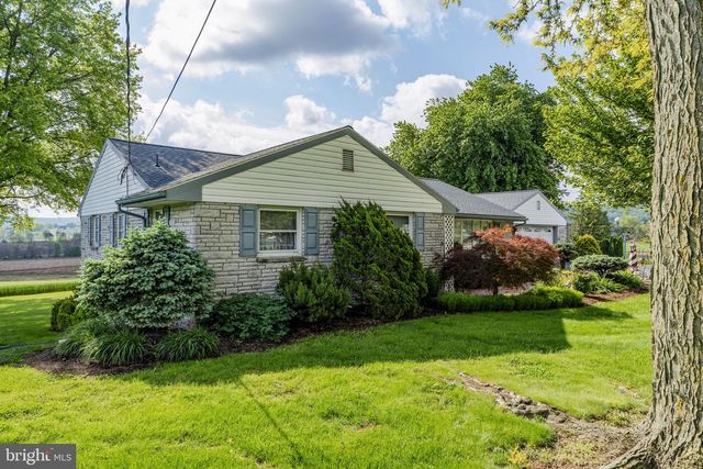 1041 SPRINGVILLE RD, East Earl, PA 17519