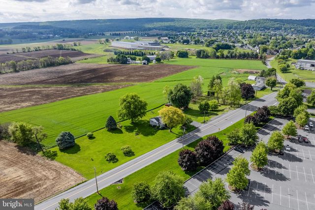 1041 SPRINGVILLE RD, East Earl, PA 17519