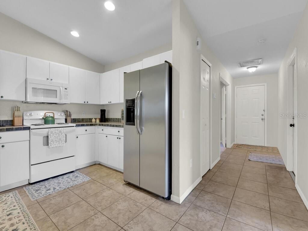 Image 6 of property listing at 1208/1210 SE 24TH AVENUE, Cape Coral, FL 33990