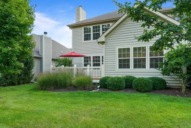 106 Lake Vista CIRCLE, Fontana, WI 53125