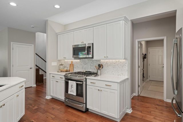 106 Lake Vista CIRCLE, Fontana, WI 53125