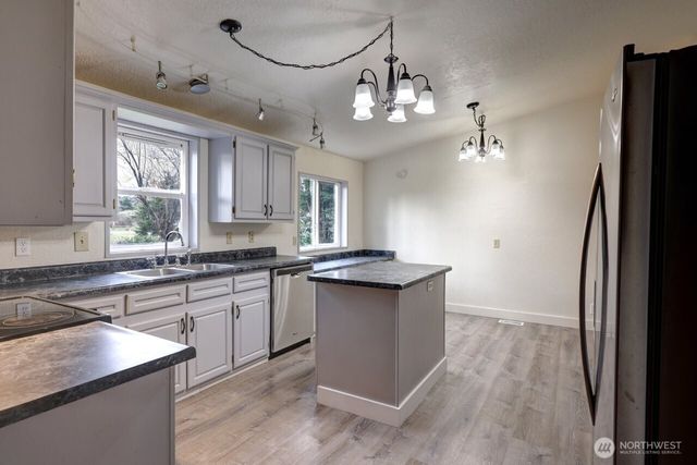 10606 Pacific Way, Long Beach, WA 98631