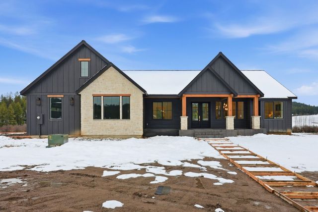 8818 E Little Deep Creek Ln, Colbert, WA 99005