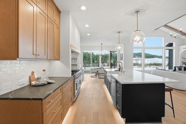 8818 E Little Deep Creek Ln, Colbert, WA 99005