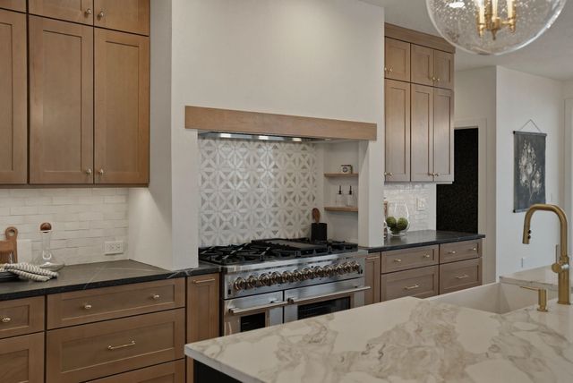 8818 E Little Deep Creek Ln, Colbert, WA 99005