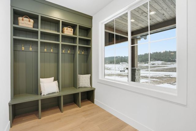 8818 E Little Deep Creek Ln, Colbert, WA 99005