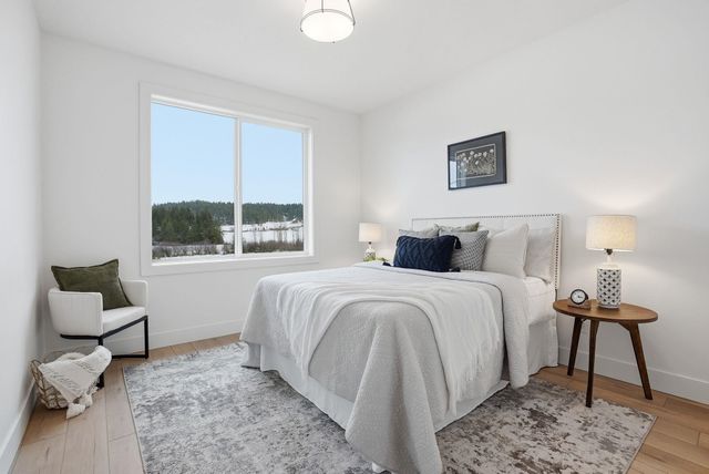 8818 E Little Deep Creek Ln, Colbert, WA 99005