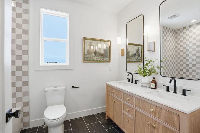 8818 E Little Deep Creek Ln, Colbert, WA 99005