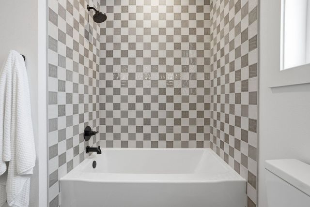 8818 E Little Deep Creek Ln, Colbert, WA 99005