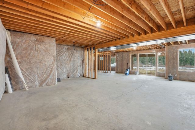 8818 E Little Deep Creek Ln, Colbert, WA 99005