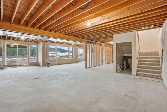 8818 E Little Deep Creek Ln, Colbert, WA 99005