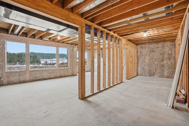 8818 E Little Deep Creek Ln, Colbert, WA 99005