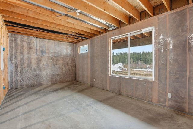 8818 E Little Deep Creek Ln, Colbert, WA 99005