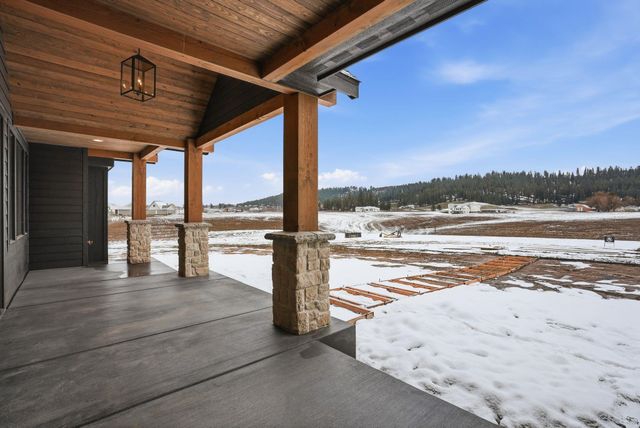 8818 E Little Deep Creek Ln, Colbert, WA 99005