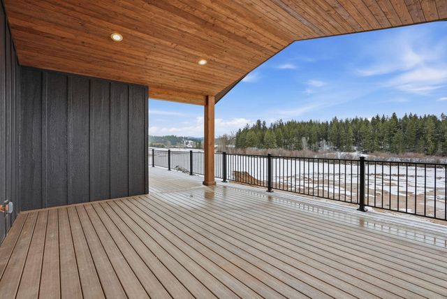 8818 E Little Deep Creek Ln, Colbert, WA 99005