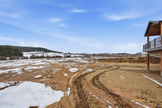 8818 E Little Deep Creek Ln, Colbert, WA 99005