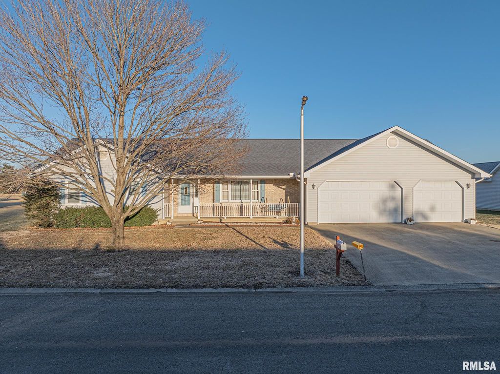 Image 1 of property listing at 134 Country Club Estates Street, Salem, IL 62881