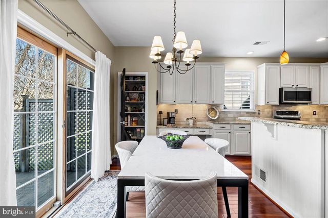 204 FOUR IN HAND CT, West Chester, PA 19382