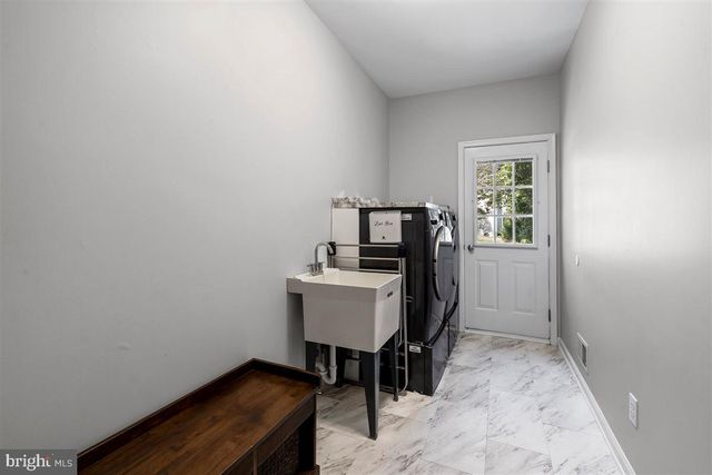 204 FOUR IN HAND CT, West Chester, PA 19382