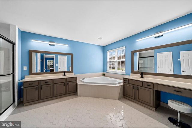 204 FOUR IN HAND CT, West Chester, PA 19382