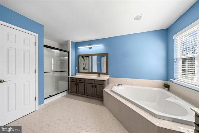 204 FOUR IN HAND CT, West Chester, PA 19382