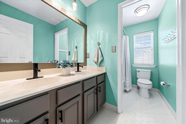 204 FOUR IN HAND CT, West Chester, PA 19382