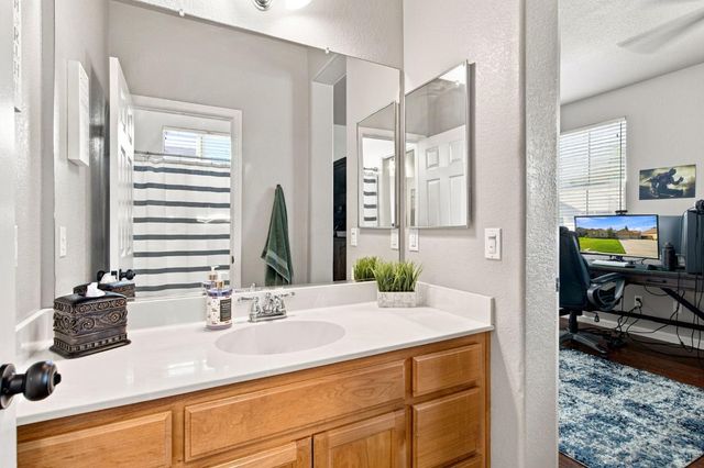 1092 Heartland Dr, Manteca, CA 95337