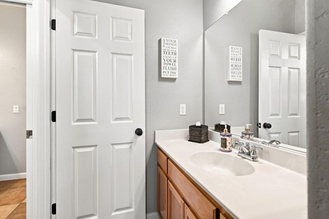 1092 Heartland Dr, Manteca, CA 95337