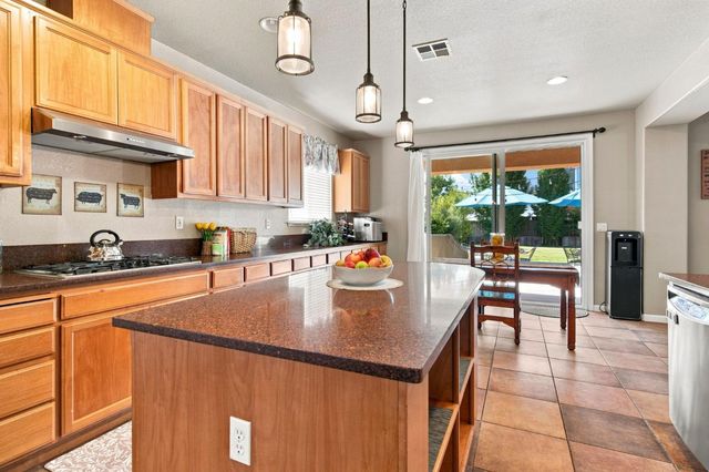 1092 Heartland Dr, Manteca, CA 95337