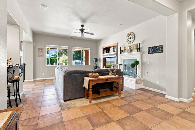 1092 Heartland Dr, Manteca, CA 95337