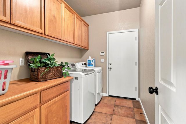 1092 Heartland Dr, Manteca, CA 95337