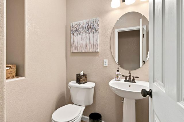 1092 Heartland Dr, Manteca, CA 95337