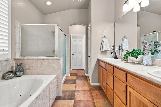 1092 Heartland Dr, Manteca, CA 95337