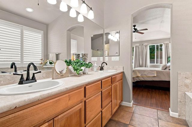 1092 Heartland Dr, Manteca, CA 95337