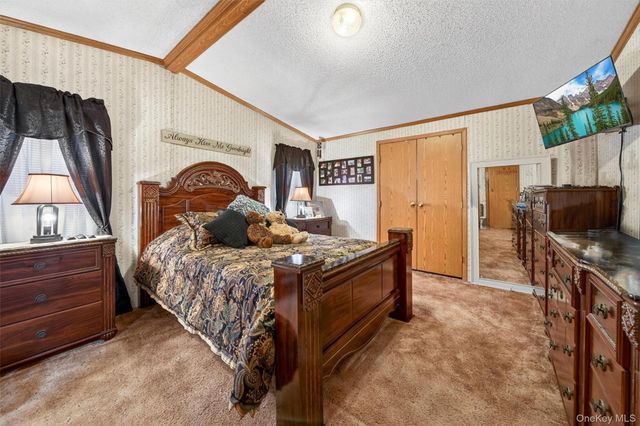 14 Palm Drive, Bloomingburg, NY 12721