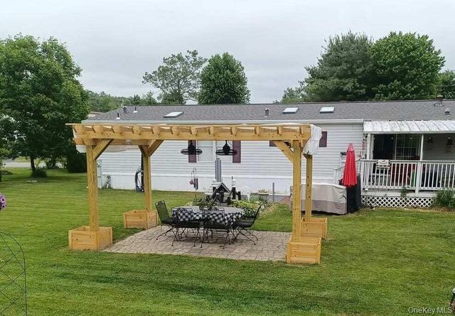 14 Palm Drive, Bloomingburg, NY 12721